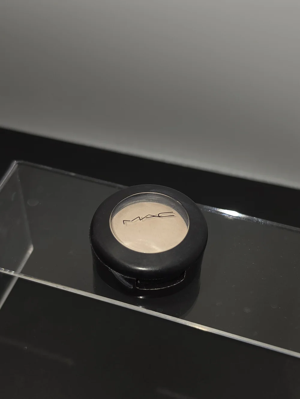 MAC Cosmetics Eyeshadow Single - Light Beige